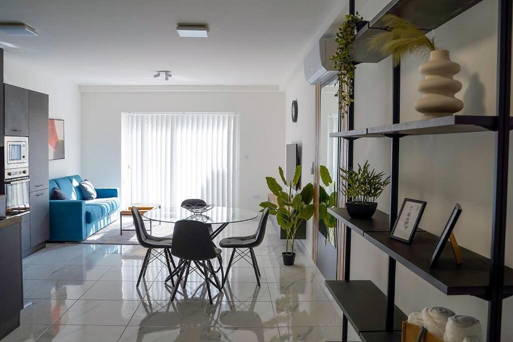 Luxurious Apartment Next To The Sea Gzira Bagian luar foto